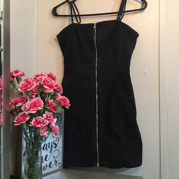 Forever 21 Dresses & Skirts - Super Cute Black Mini Dress🖤